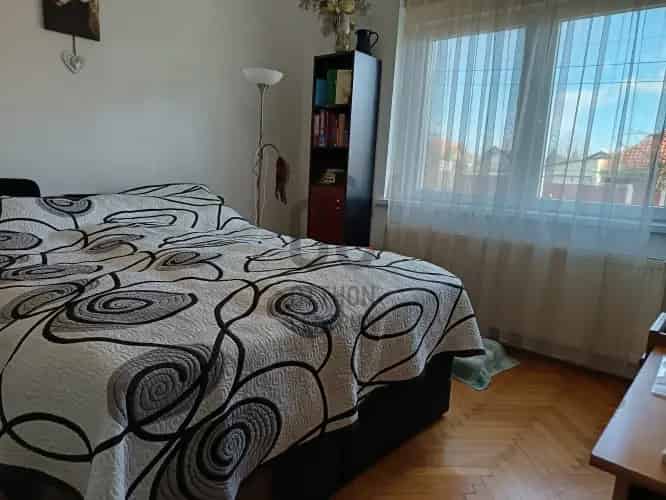 Monori eladó ikerház felujitva 63nm 2 szoba 626nm telek