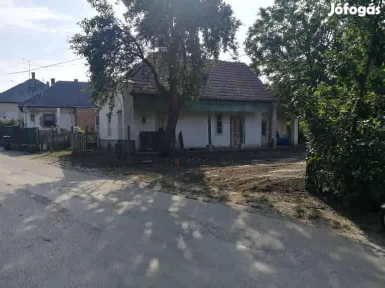 Építési telek házzal Válon Fejér megye