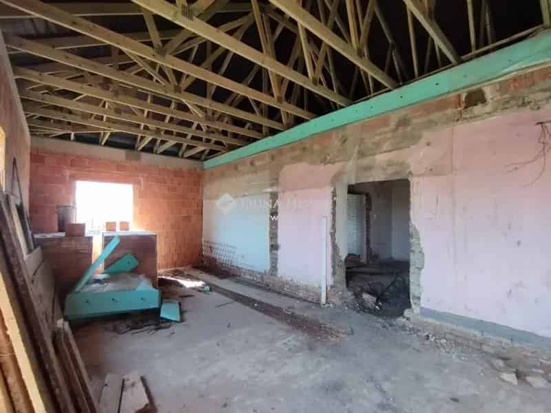 Tiszaalpár szerkezetkész ház eladó 1117 m2-es telken