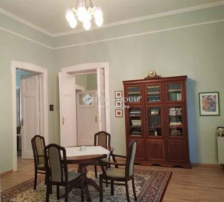 Különleges villa eladó Szeged szívében