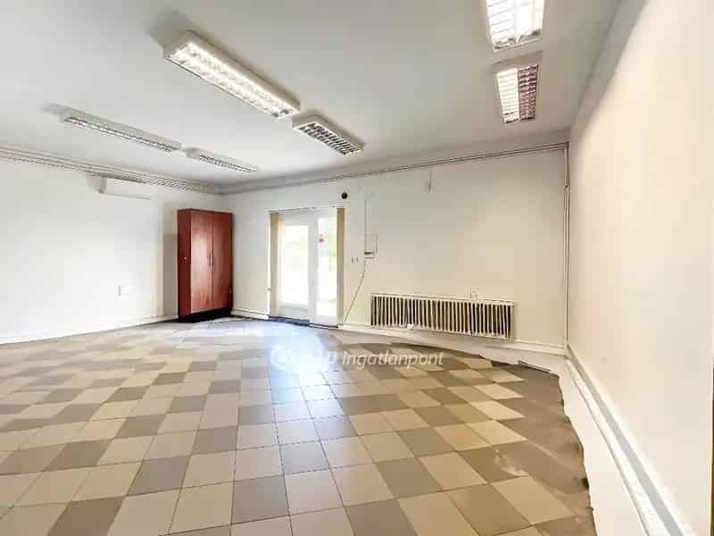 88 m2-es Üzlethelyiség eladó Győr-Szabadhegyen