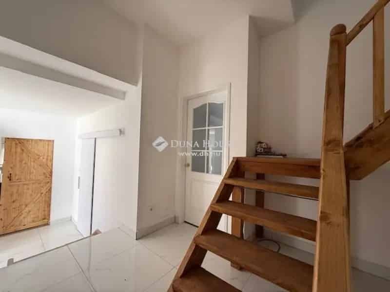 170 nm-es 2 Lakásos Családi Ház Vecsésen