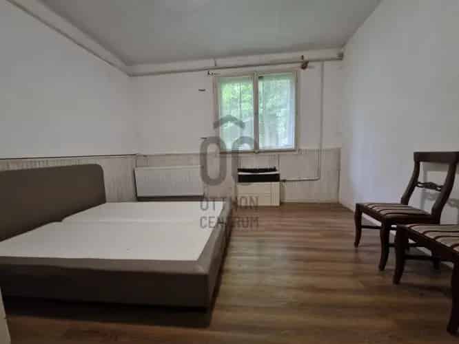 Parádi eladó kereskedelmi ingatlan UZ018462