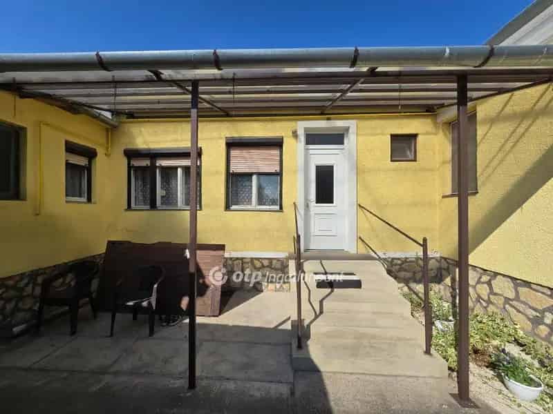 Pápai családi ház eladó - 170nm - 2 külön bejáratú lakrész