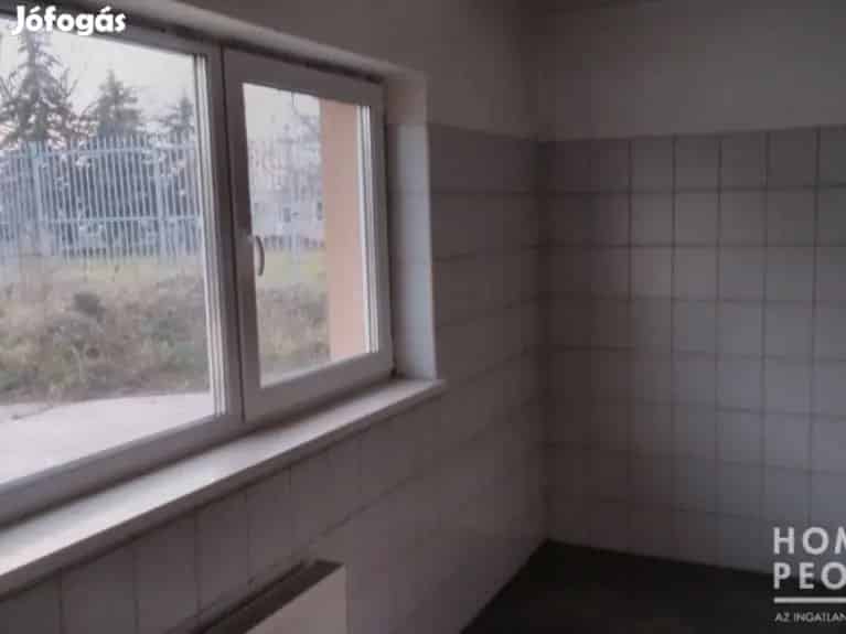 Iparcsarnok eladó Makón ipari területen autopálya közelében