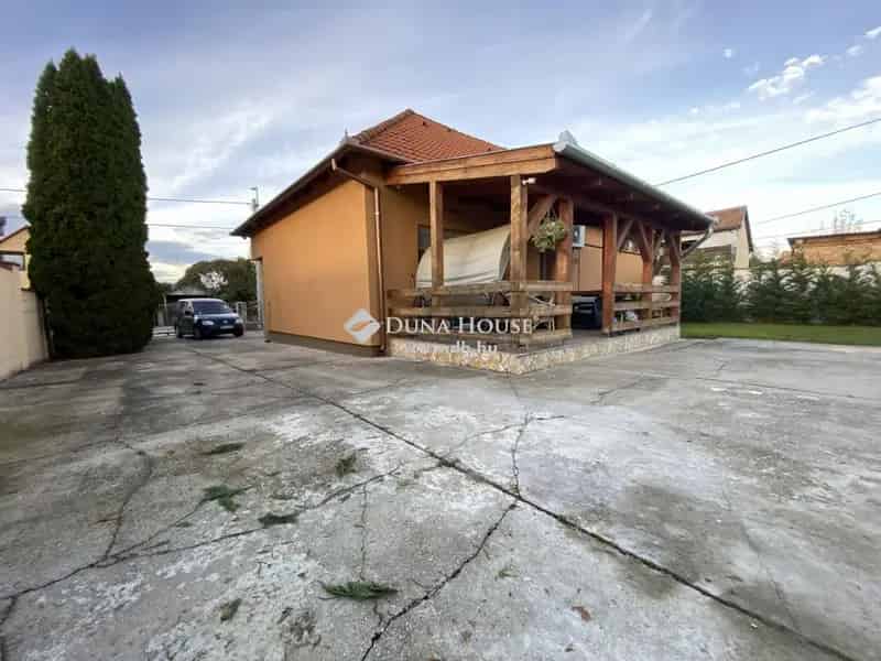 Pécsi Kertváros 200 m2-es családi ház eladó