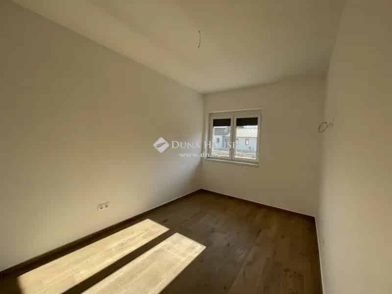Nappali + 2 szobás ikerházfél eladó Sárváron