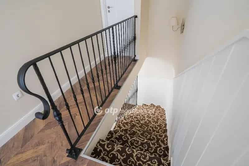 Siófok Foki-hegy 592m2-es felújított lakóház eladó 10 apartmannal