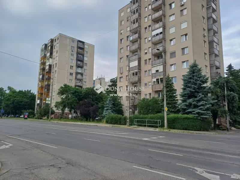 55 nm-es 1 2 félszobás erkélyes panel lakás Miskolc belvárosában