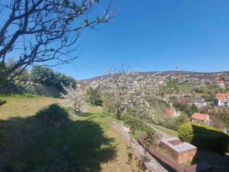 Pécsi panorámás telek eladó 969 nm Donátusban