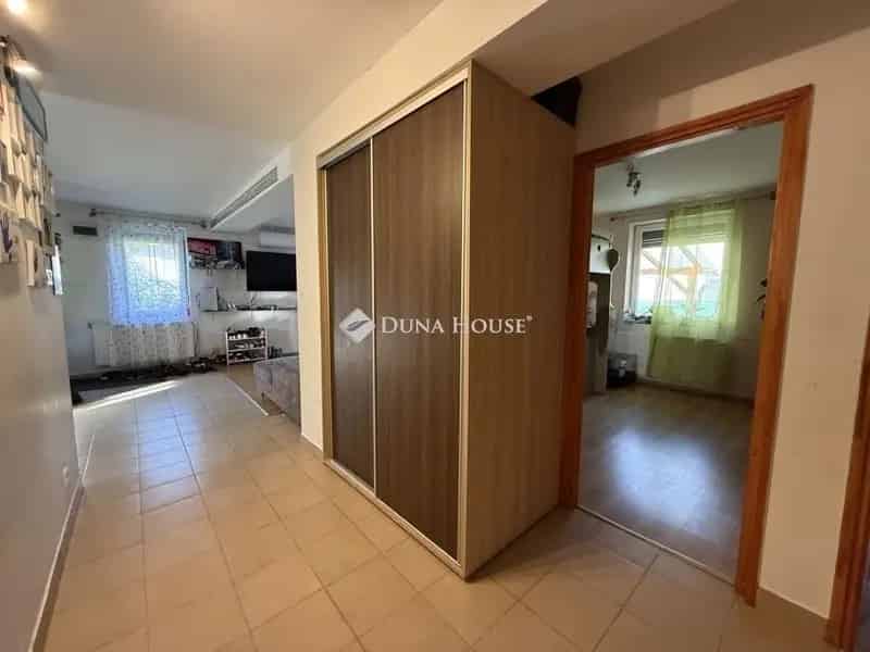 Gyömrői családi ház eladó - 4 szoba, kert, 3 autós beálló