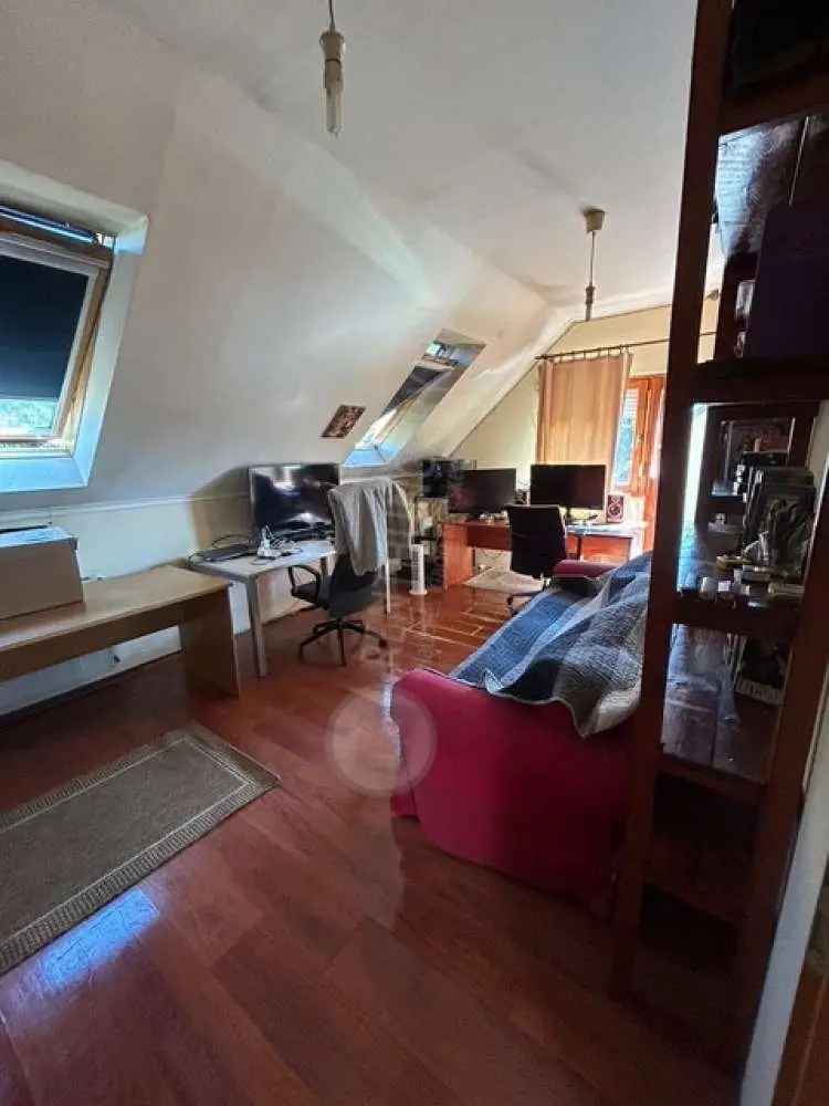Ürömön eladó 190 nm-es ingatlan 2 házzal