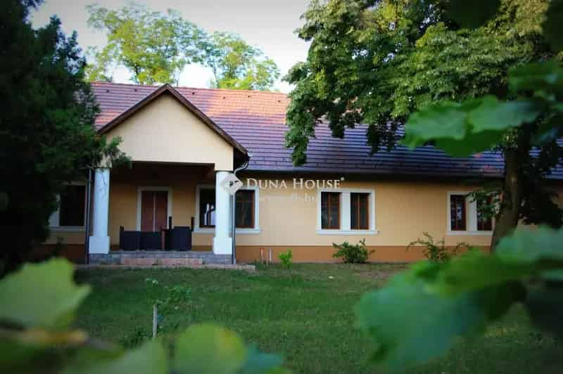 Tolna megye Bernrieder kúria eladó 6 szoba 2 fürdő wellness garázs