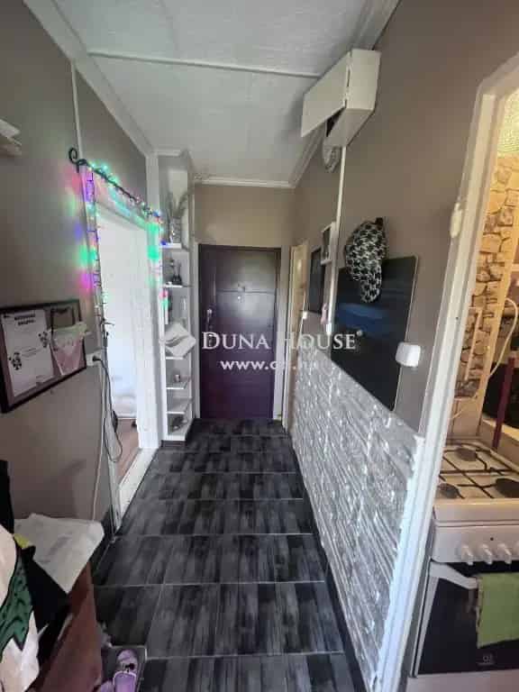 Dunaújváros 35 nm-es Másfél Szobás Lakás Eladó