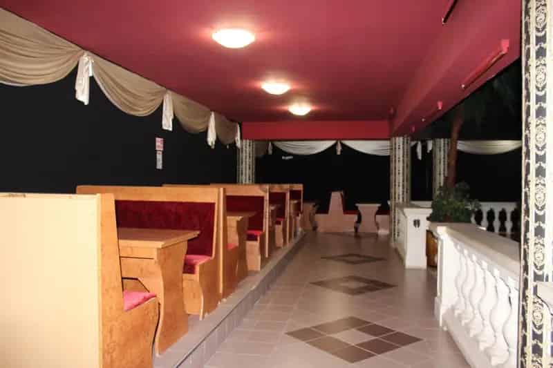 1250 m2-es Szolgáltatóház Eladó Ajakon