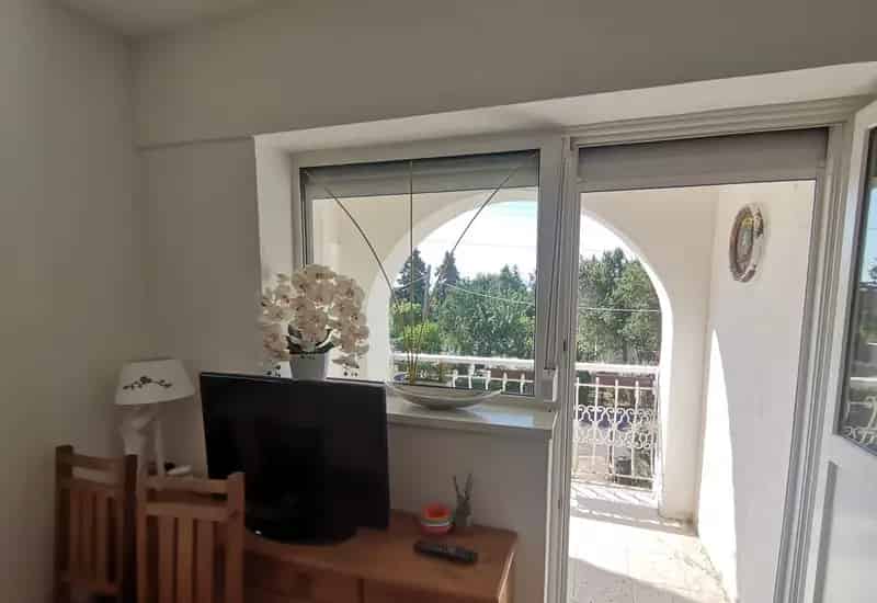 Zánka Balaton parti családi ház eladó 2 lakással apartmannal és borozóval