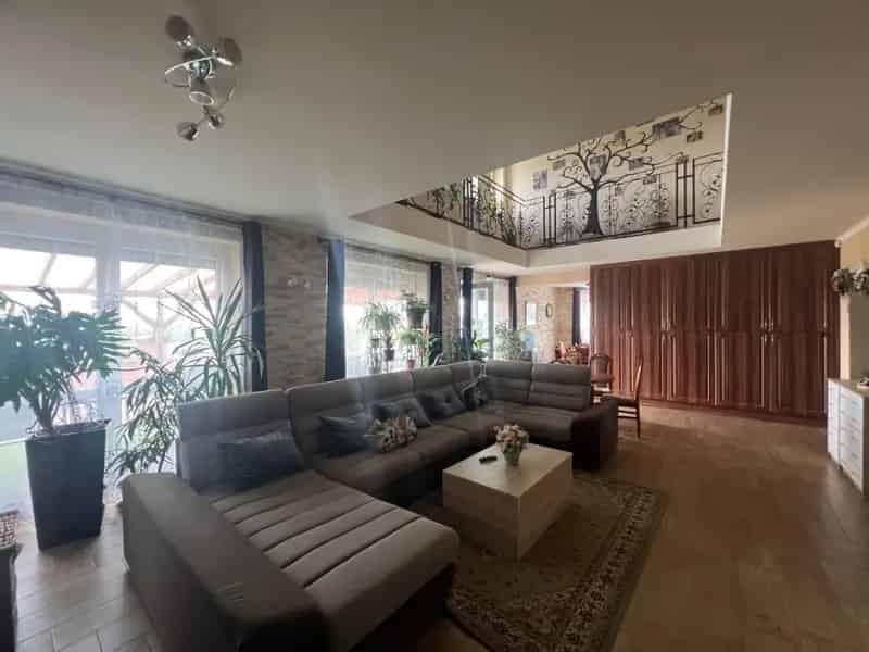 7 szoba Oroszlany panoramas csaladhaz elado