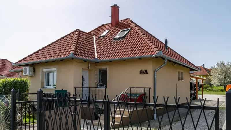 Balatoni családi ház eladó
