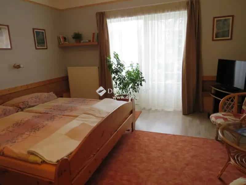 Veszprémi Panzió Eladó 8 Szobával Étteremmel és Apartmannal