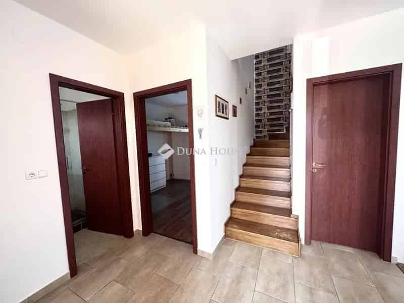 Pécs Donátus 108m2-es családi ház medence és kerttel eladó
