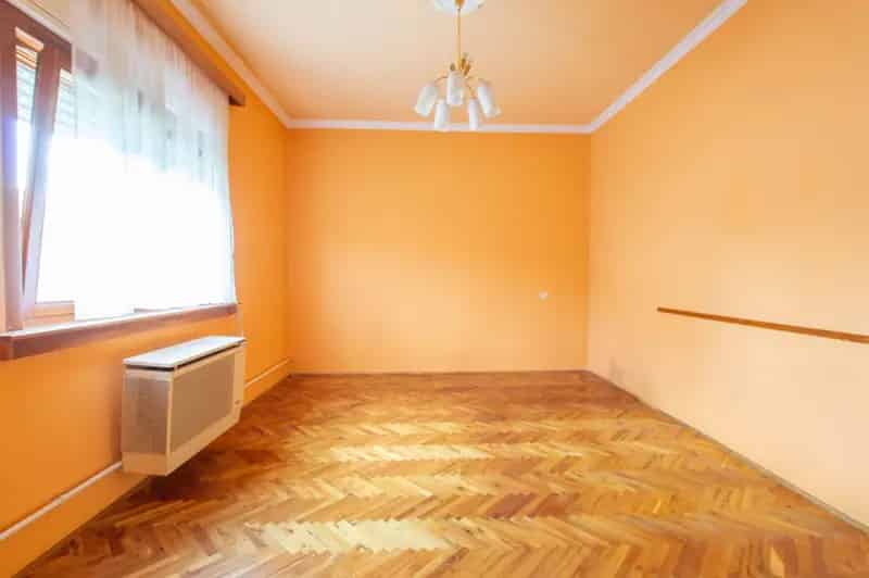 RUM 3 szobás családi ház eladó 1172 nm telekkel