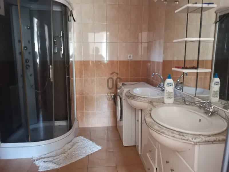 Vásárosnaményi családi ház eladó - 5 szoba, 2 fürdő, 2 garázs