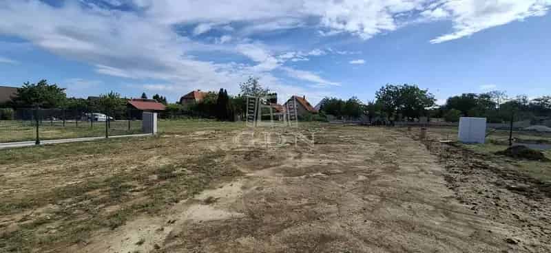 Balatonszárszó 746 m2-es építési telek eladó
