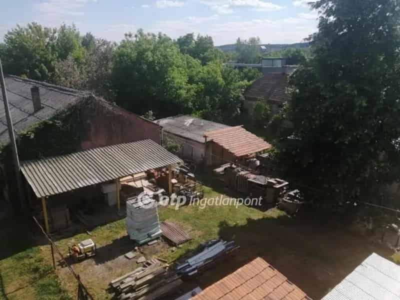 4 emeletes irodaház eladó Szekszárdon - Vendégház, panzió, szálloda, munkásszálló kialakítására alkalmas