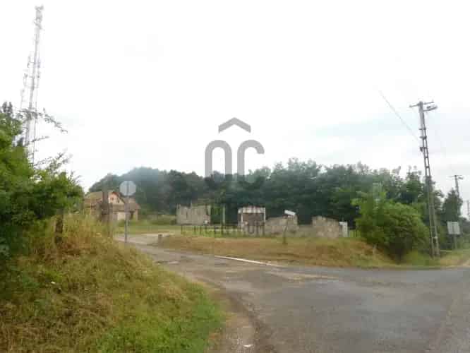 Nagyoroszi 800nm-es saroktelek eladó