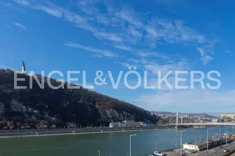 Panorámás Duna-parti Lakás Modern Kialakítással