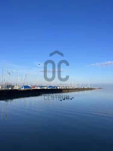 Balatonfenyvesi vizparti luxuslakas elado 2 szoba terasszal