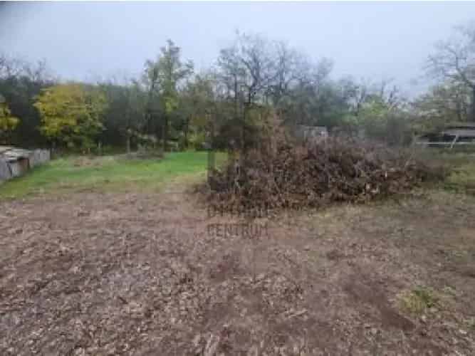 Foton elado telek 710m2 5 bepitethetoseg