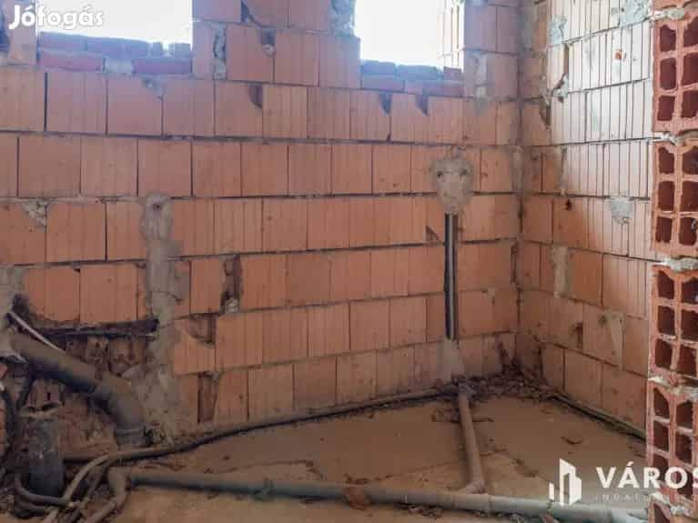 Szerkezetkész Ökoház Újirázon 330 m2 + Tetőtér