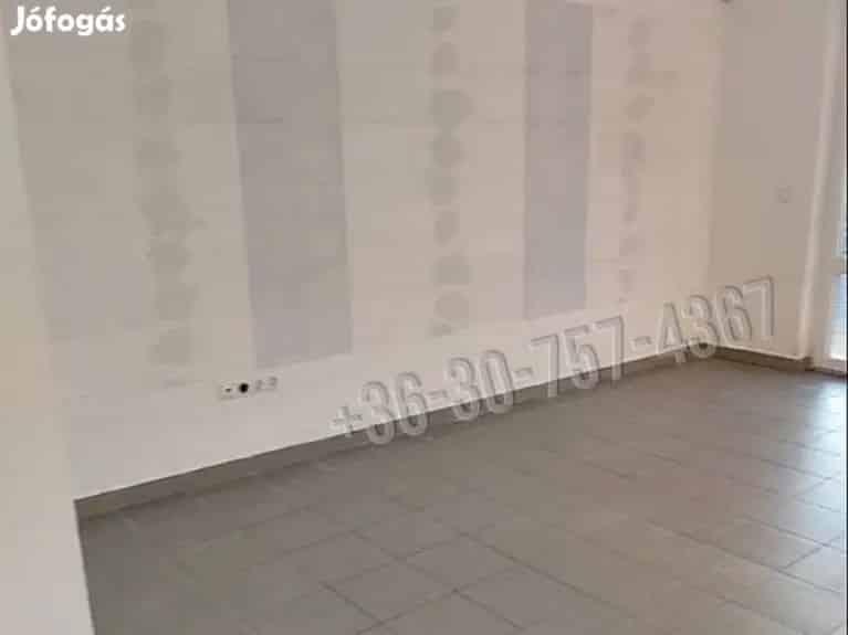 Gödön eladó 40 nm-es üzlethelyiség Termálfürdő közelében