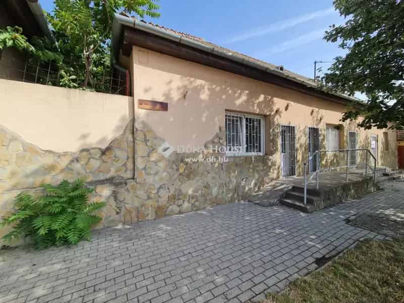Két Ingatlan Eladó Fejlesztési Lehetőséggel 3300m2 Telekkel