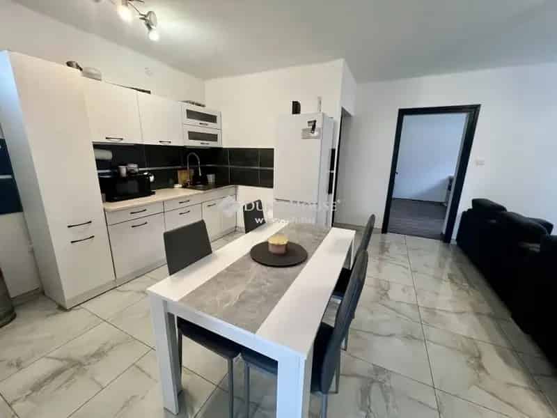87m2-es felujitott csaldi haz Mohacs Dunapart kozel