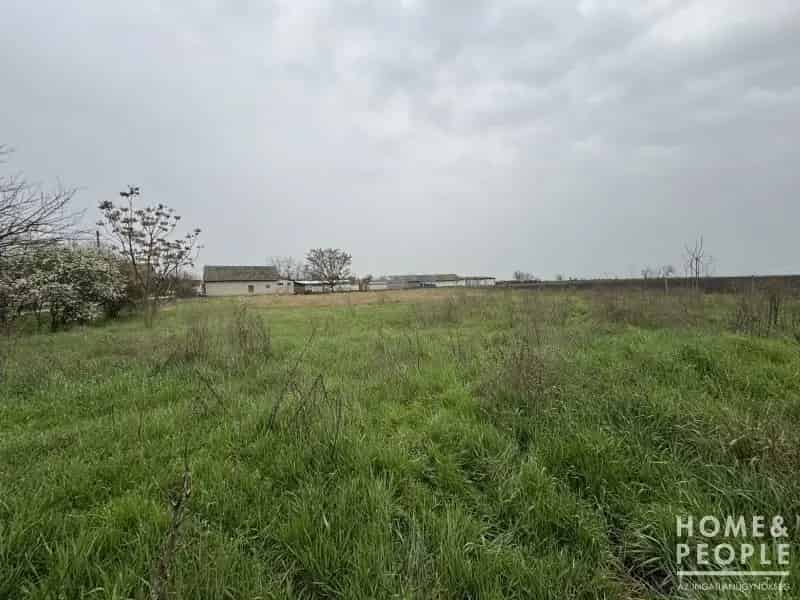 3600 m2-es Telek Eladó Öszközműves