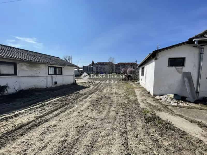 Kecskemét M5-ös Telek Eladó 2647m2 GKSZ 50 Beépíthetőség