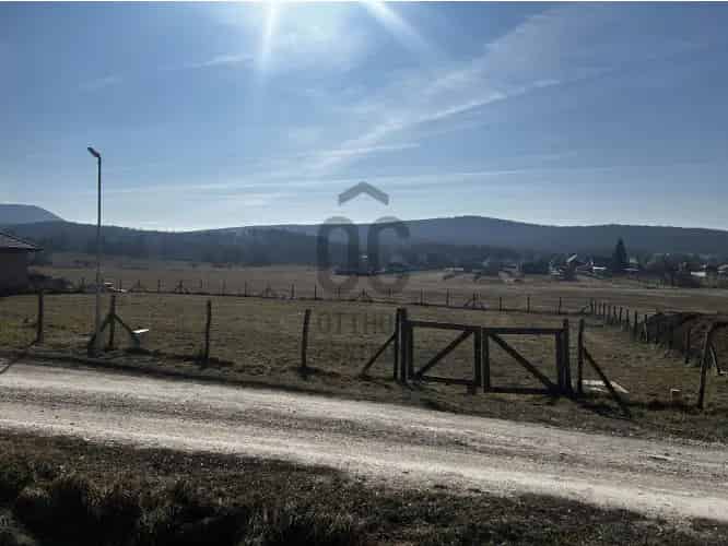 Piliscsévi eladó telek - Gyönyörű panoráma és nyugodt környezet