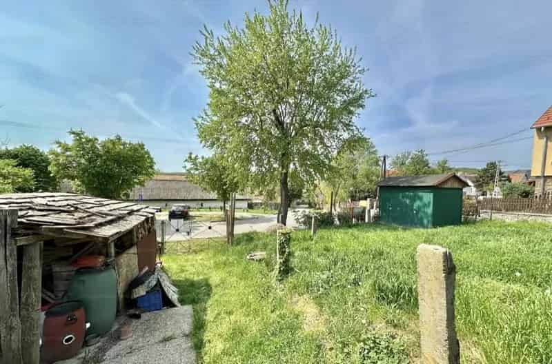 Tihanyi kőház eladó 600m2-es telken felújítandó