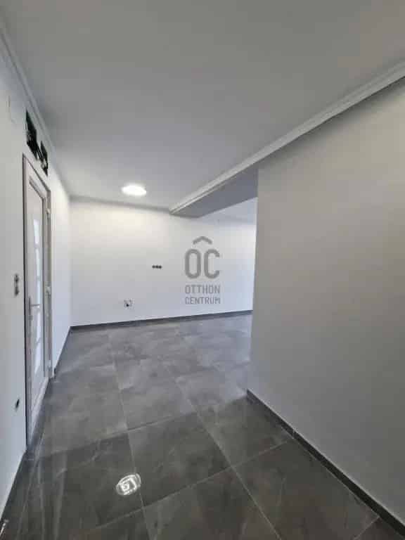 Felújított családi ház Cegléden - modern design alacsony rezsivel