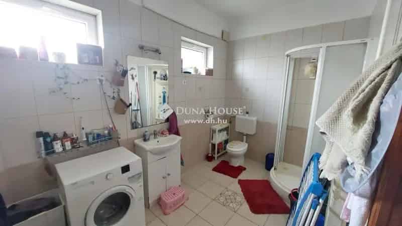 151 m2-es 6 szobás családi ház 357 m2 telekkel