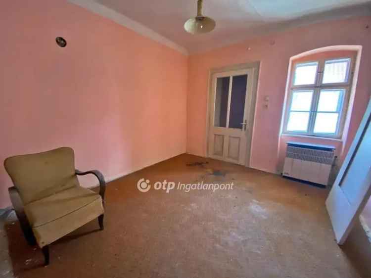 Zomba 59nm-es felujítandó családi ház eladó 1664nm-es telken