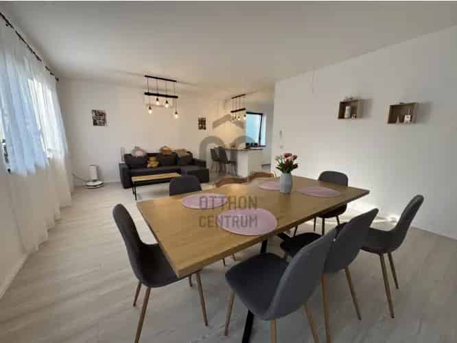 Eladó családi ház Veszprémben - felújított, modern, 200 m²