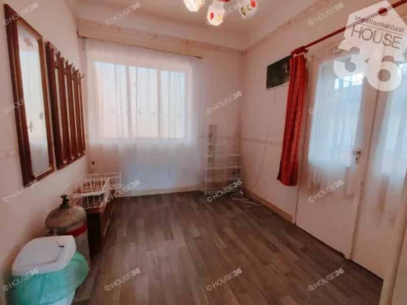 Kunszállási 2 szobás vályogház eladó 1110m2-es telken