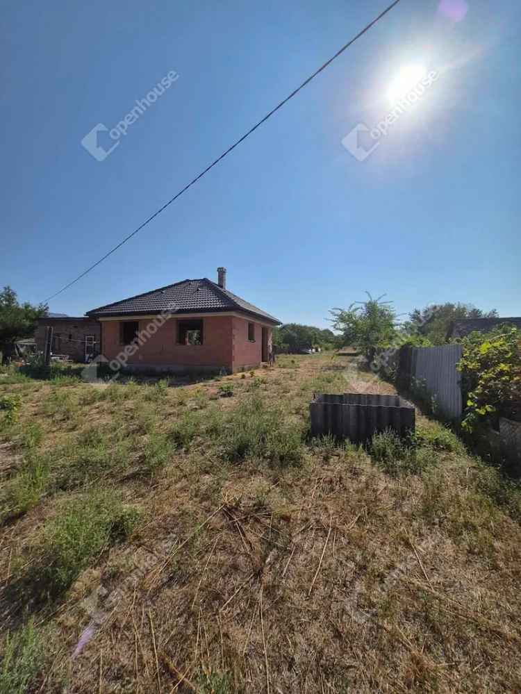 Monori családi ház eladó - befejezésre váró