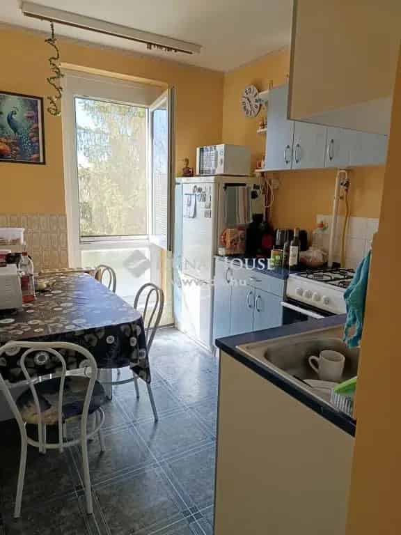 Kaposvár 59 nm-es 2 5 szobás felújított panellakás eladó