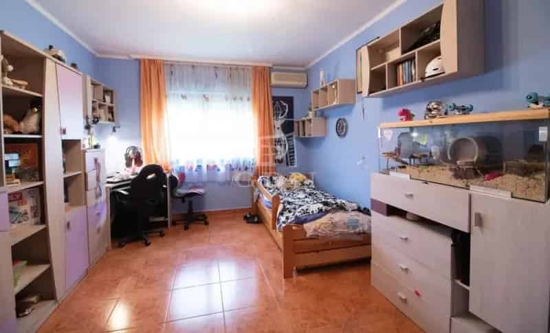 Tordasi 2 Lakásos Családi Ház Eladó
