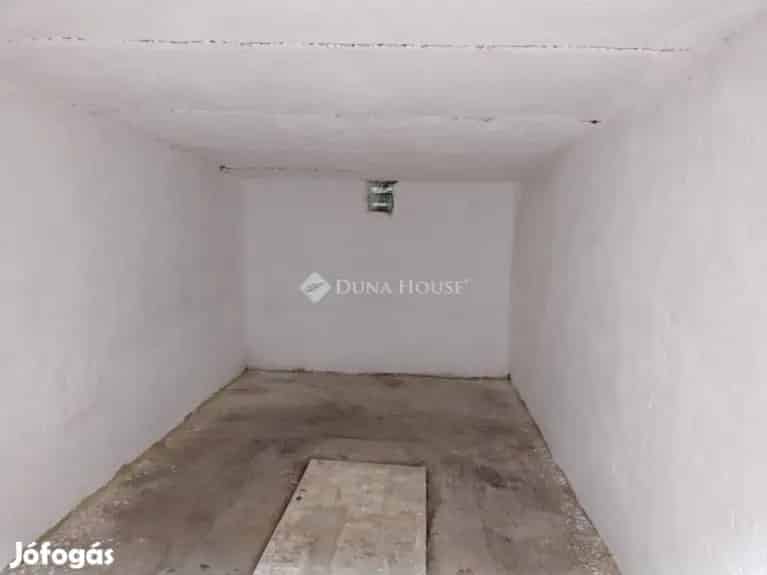 14 nm-es Aknás Garázs Eladó Pécs Uránvárosban