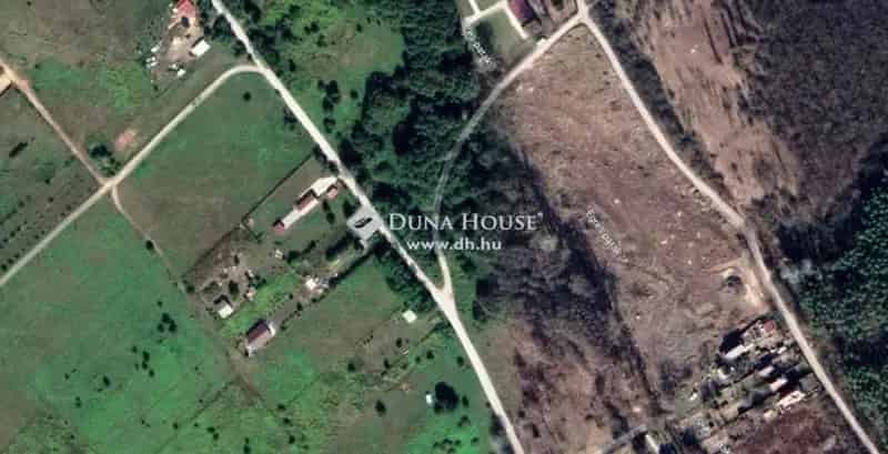 Domonyvölgy Üdülőházas Telek Eladó 13000 nm Patakparton